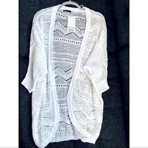 NWT- Women’s White Kimono Cardigan